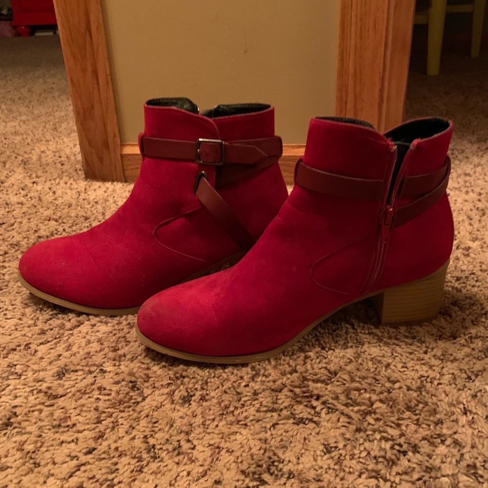 Red boots. New. 8 1/2